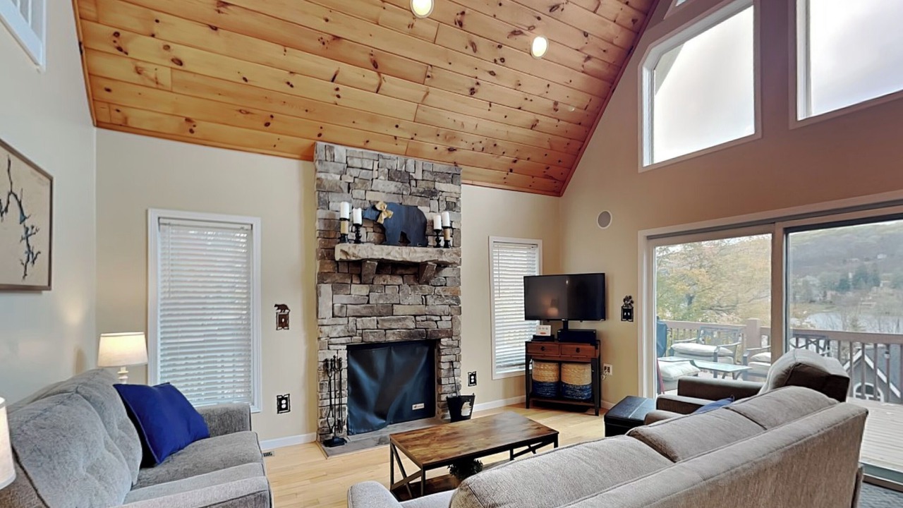 Photo of Livingroom in McHenry