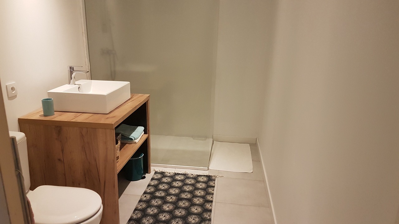 Photo of Bathroom in Angles