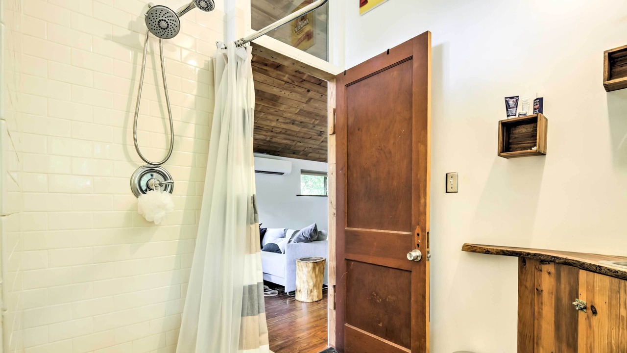 Photo of Bathroom in Blackshear-Prospect Hill