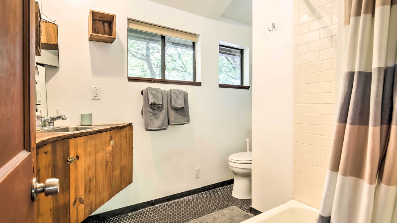 Photo of Bathroom in Blackshear-Prospect Hill