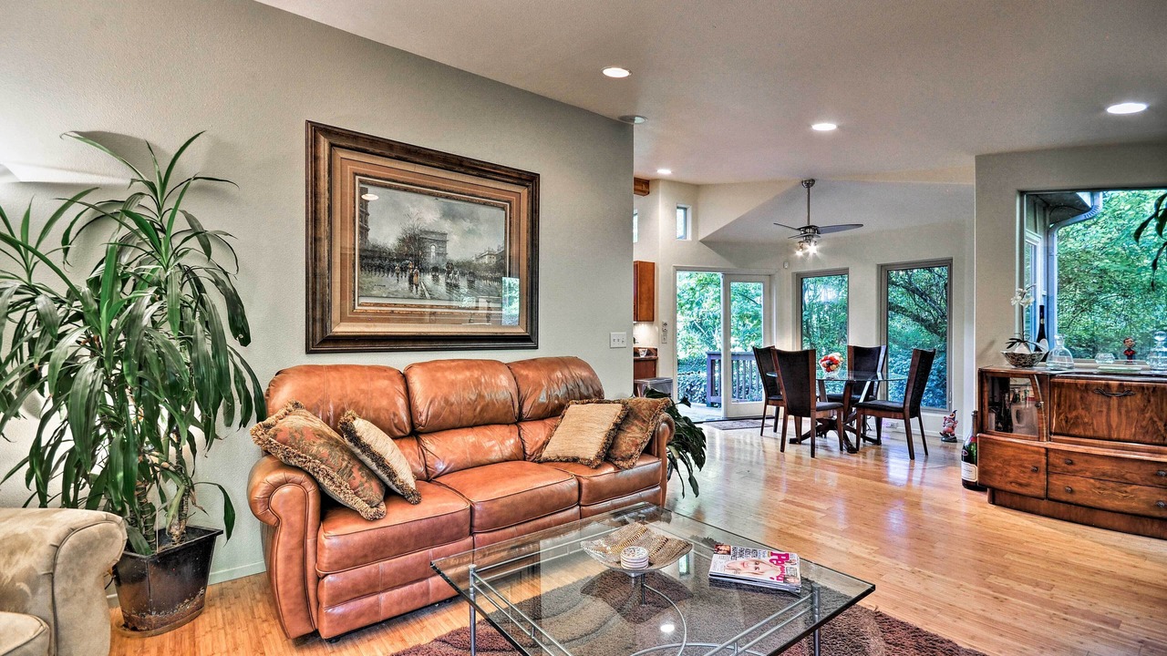 Photo of Livingroom in Oak Grove