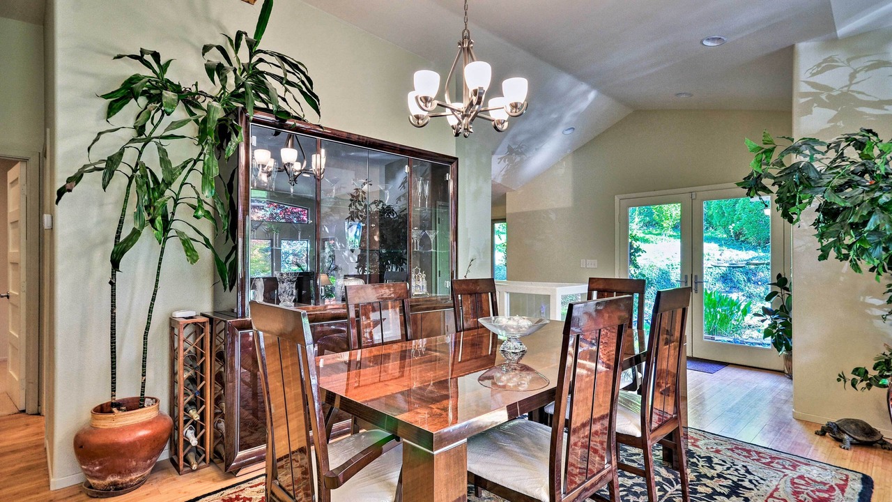 Photo of Livingroom in Oak Grove