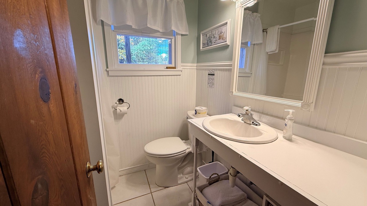 Photo of Bathroom in Maple City