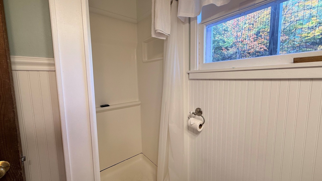 Photo of Bathroom in Maple City