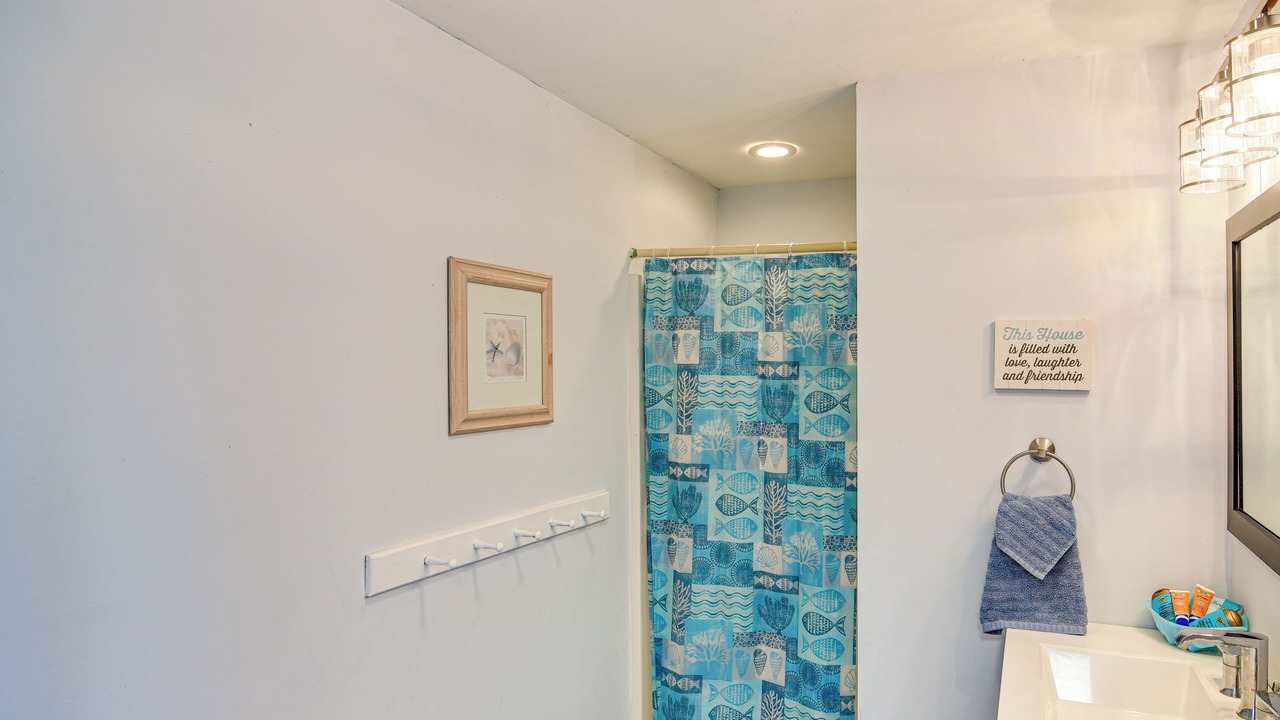 Photo of Bathroom in Quonochontaug