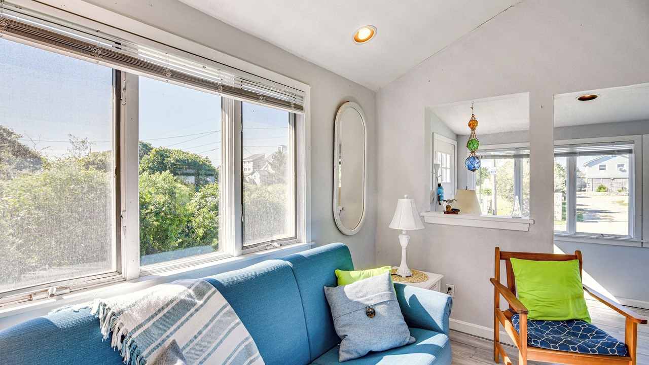 Photo of Livingroom in Quonochontaug