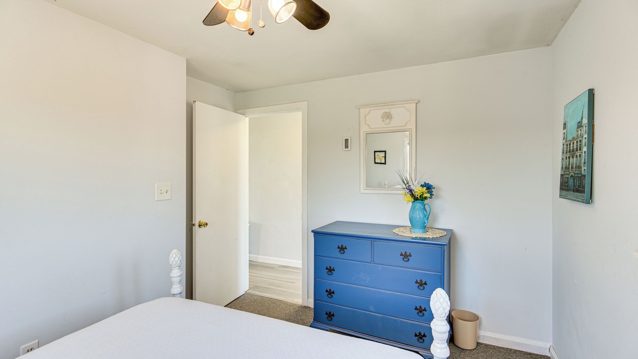 Photo of Bedroom in Quonochontaug