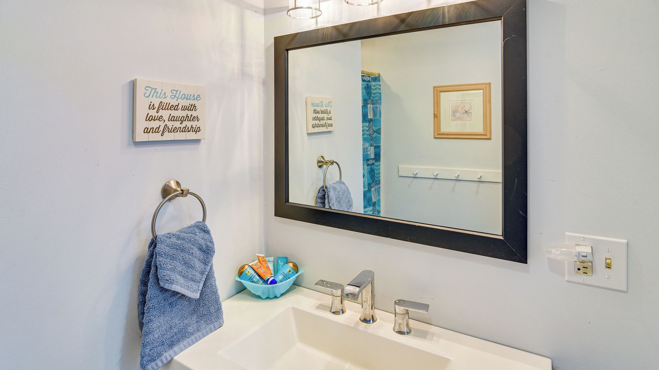 Photo of Bathroom in Quonochontaug