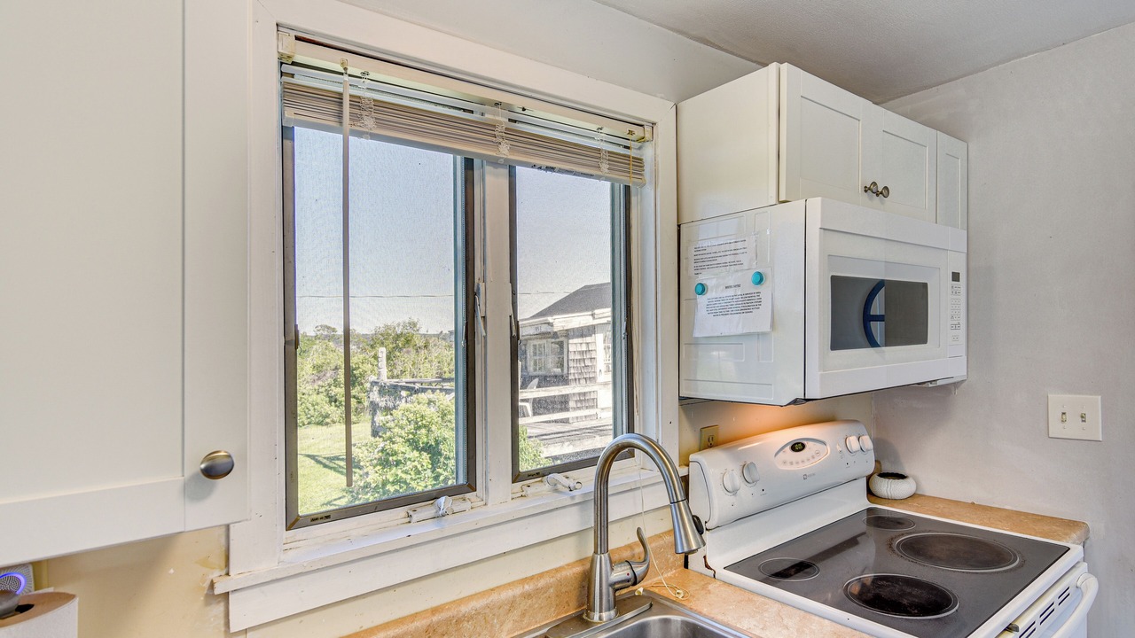 Photo of Kitchen in Quonochontaug