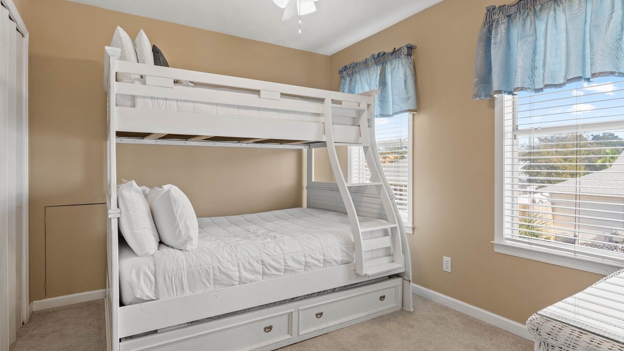 Photo of Bedroom in Crystal Beach