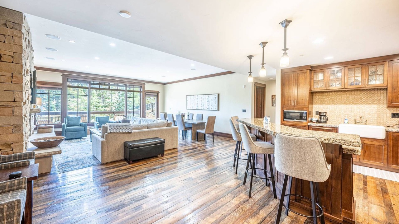 Photo of Livingroom in Empire Pass