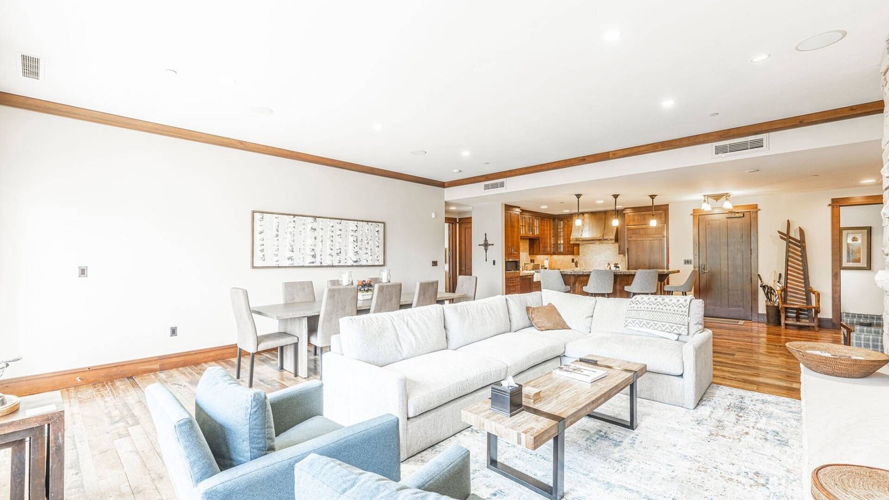 Photo of Livingroom in Empire Pass