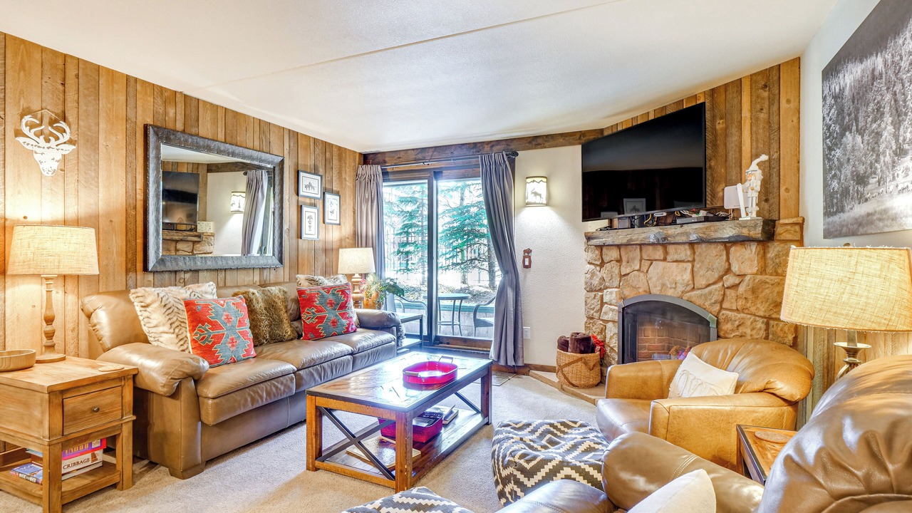 Photo of Bedroom in Peak 9