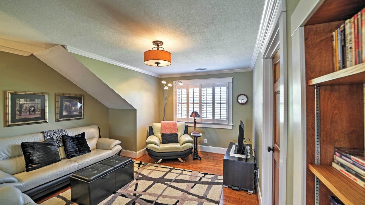 Photo of Livingroom in Cleveland