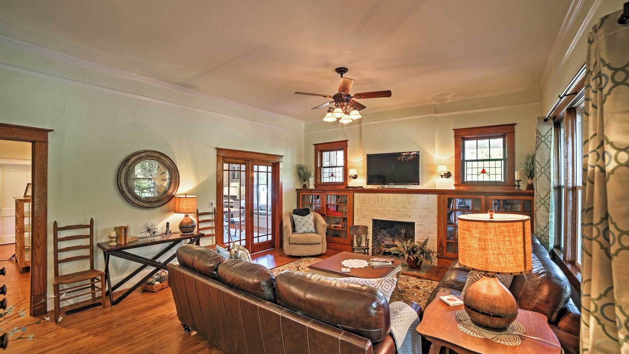 Photo of Livingroom in Cleveland