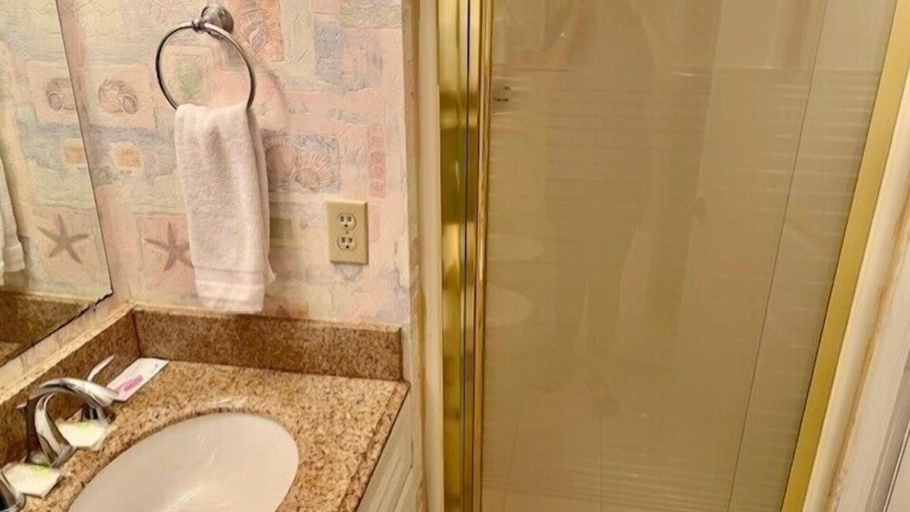 Photo of Bathroom in Garden City