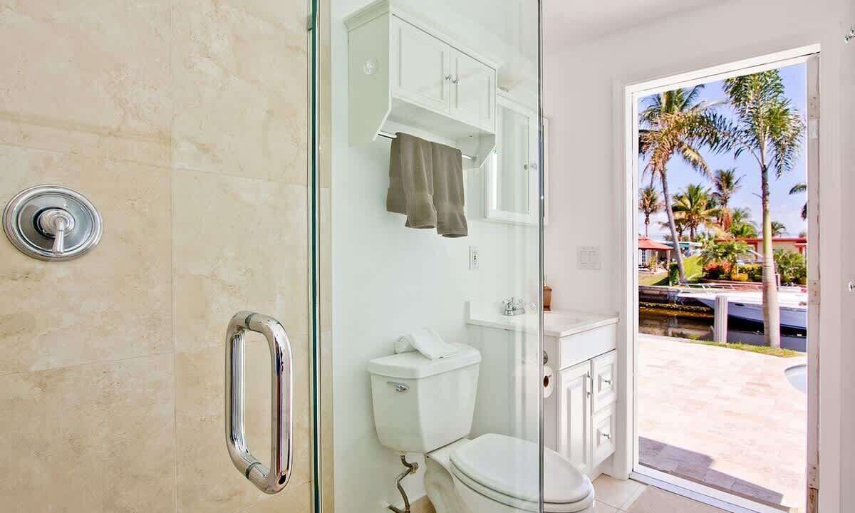 Photo of Bathroom in Garden Isles