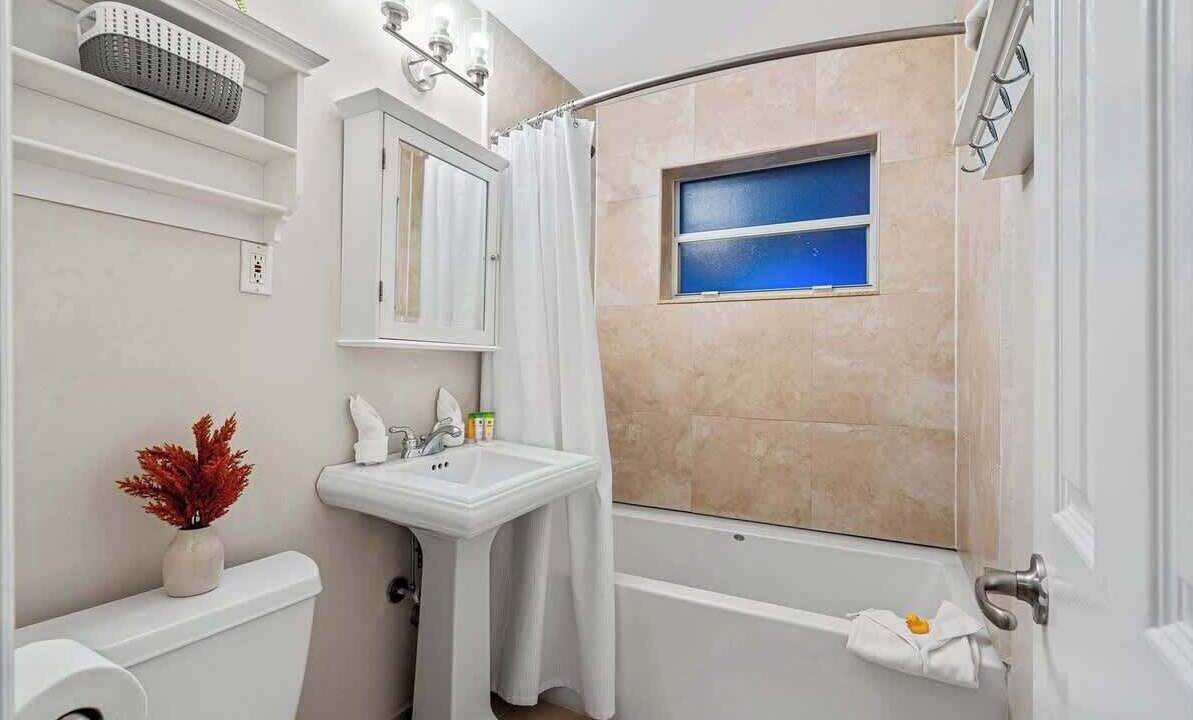 Photo of Bathroom in Garden Isles