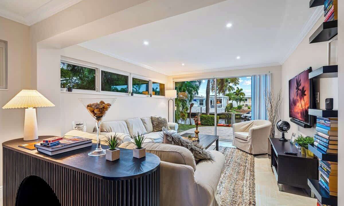 Photo of Livingroom in Garden Isles