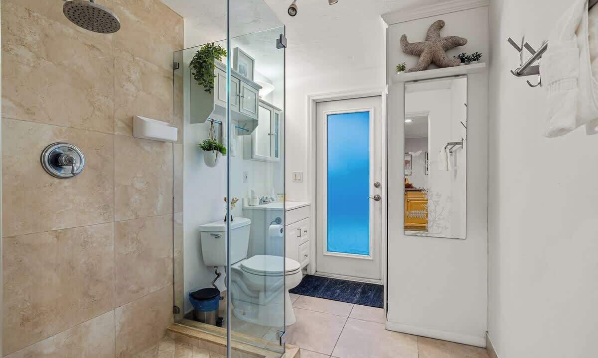 Photo of Bathroom in Garden Isles