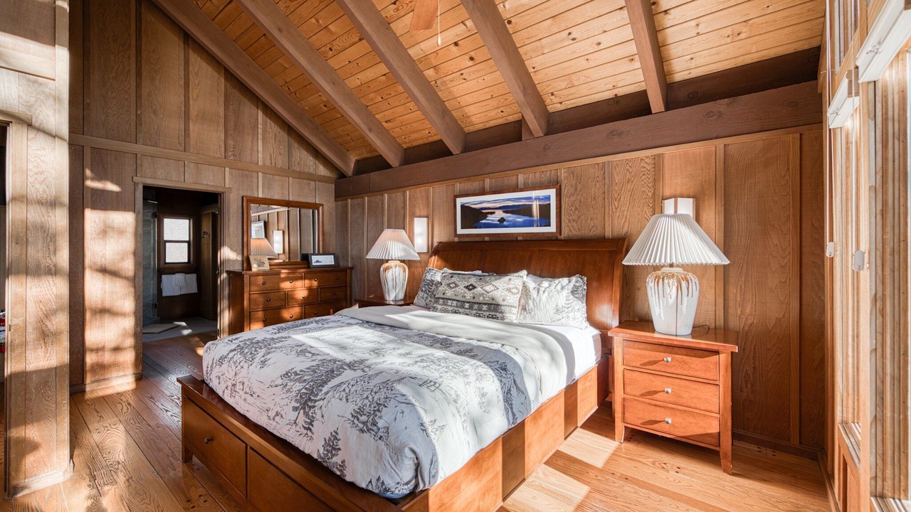 Photo of Bedroom in Lake Forest