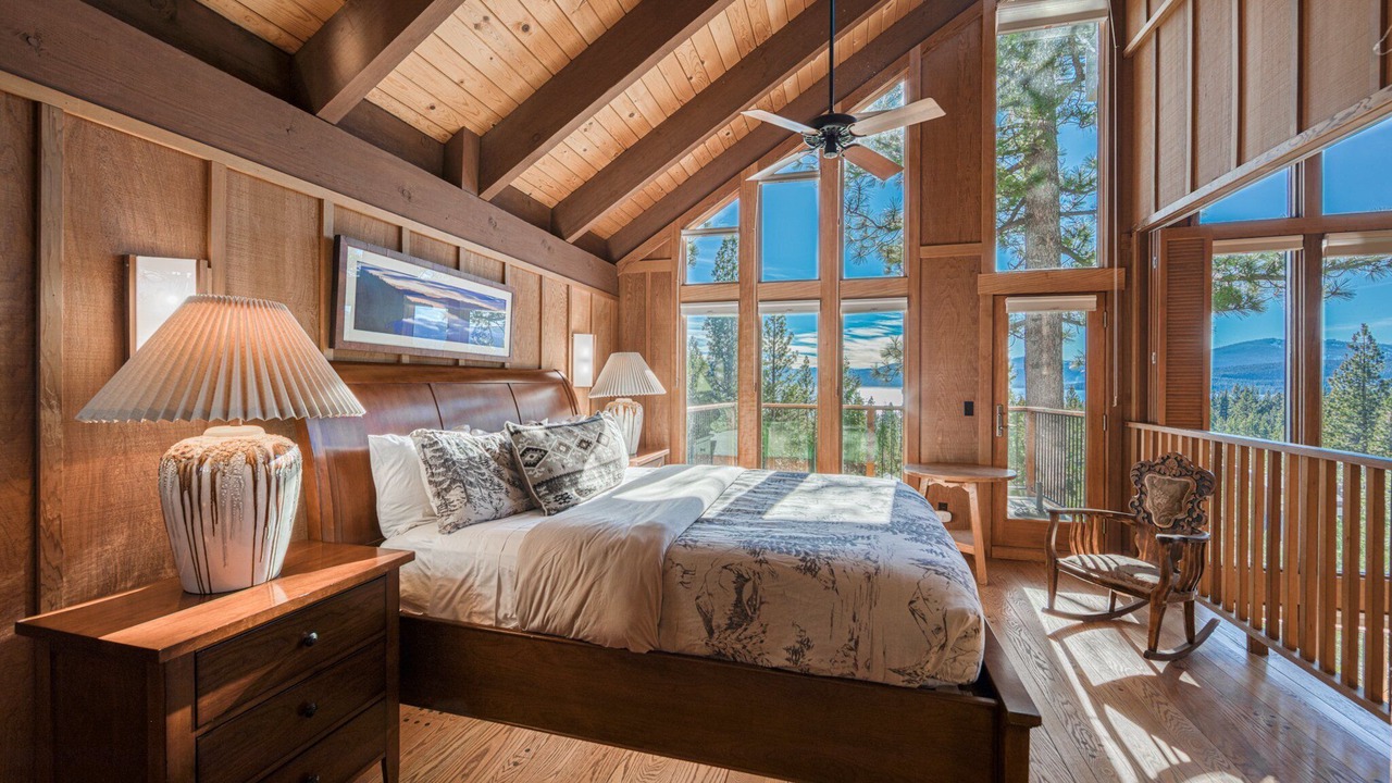 Photo of Bedroom in Lake Forest