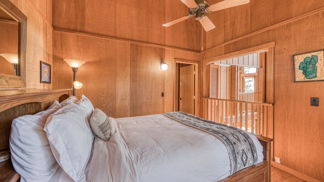 Photo of Bedroom in Lake Forest