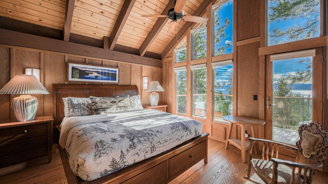 Photo of Bedroom in Lake Forest