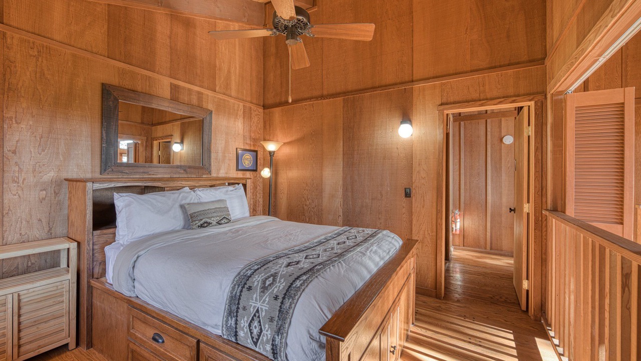 Photo of Bedroom in Lake Forest