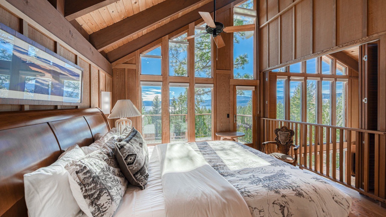 Photo of Bedroom in Lake Forest