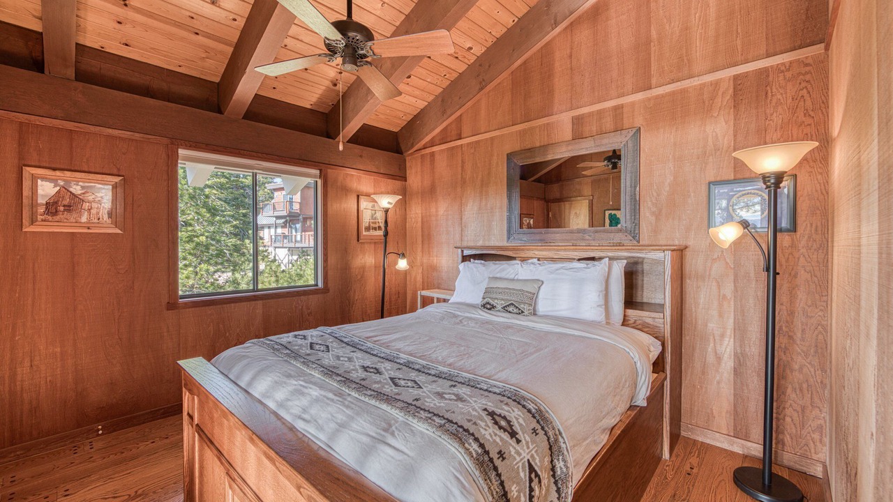 Photo of Bedroom in Lake Forest