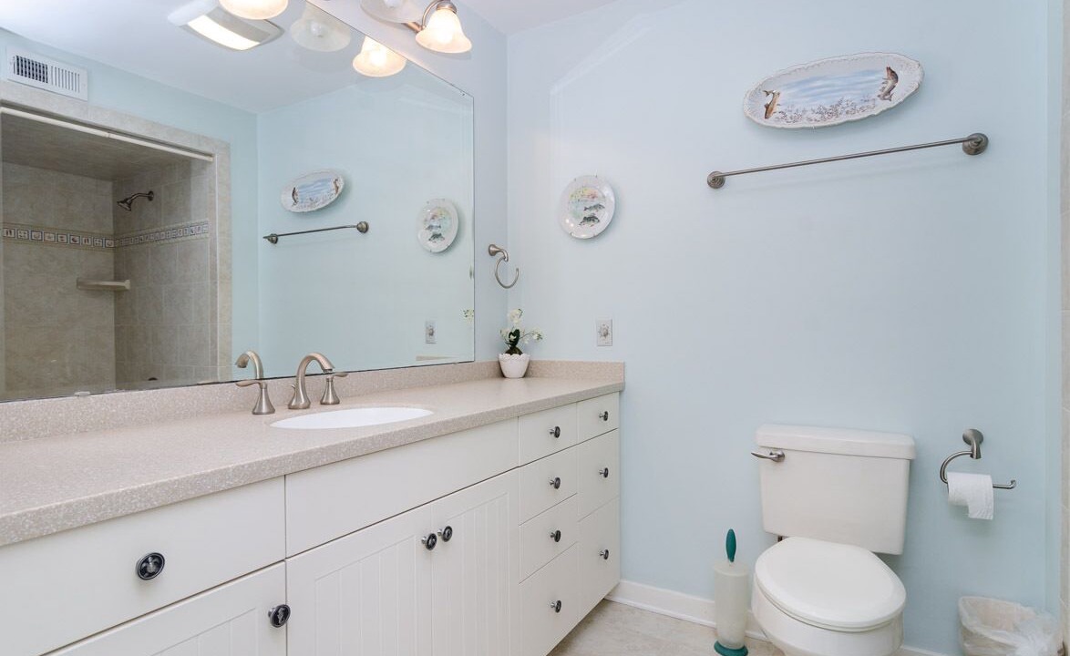 Photo of Bathroom in Shell Island