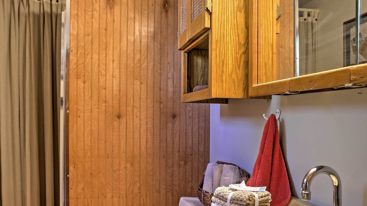 Photo of Bathroom in Lakeview