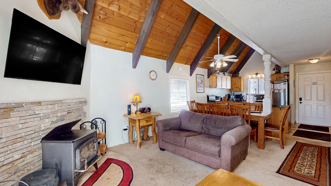 Photo of Livingroom in Mammoth Lakes
