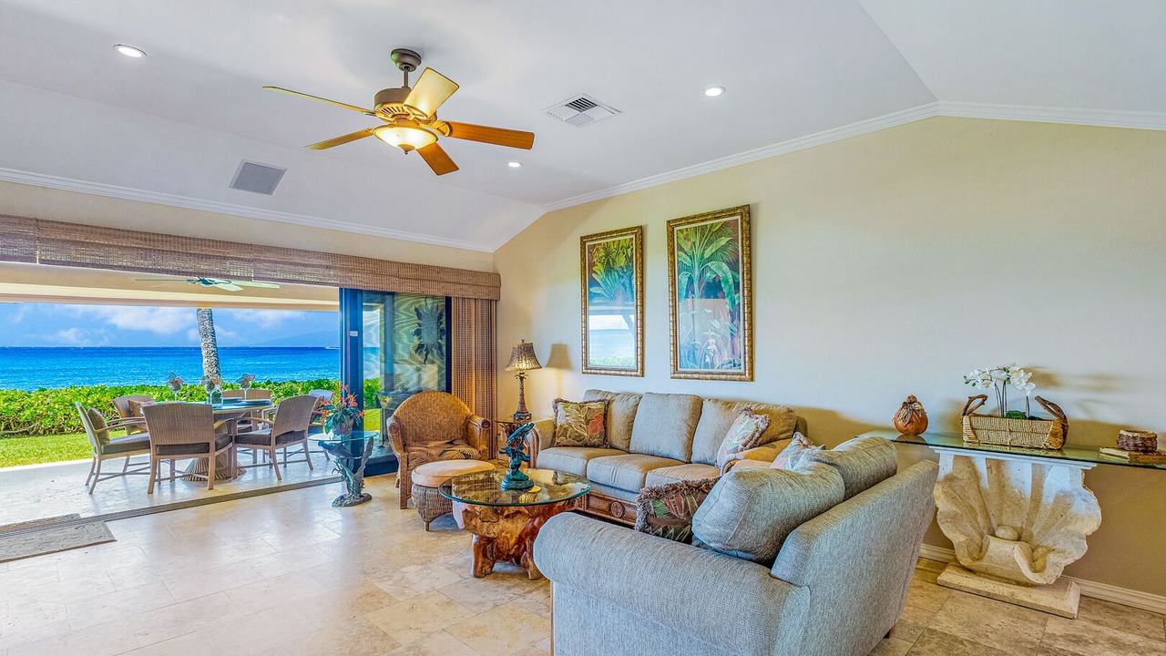 Photo of Livingroom in Downtown Lahaina