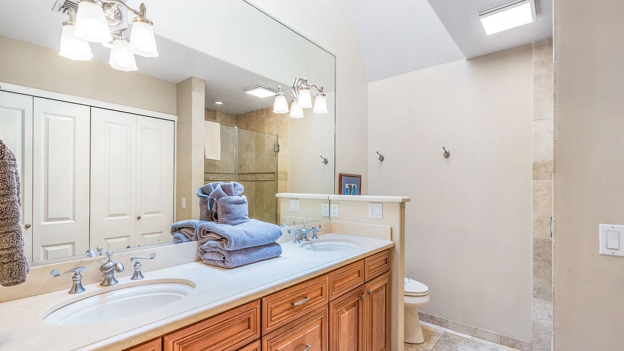 Photo of Bathroom in Downtown Lahaina