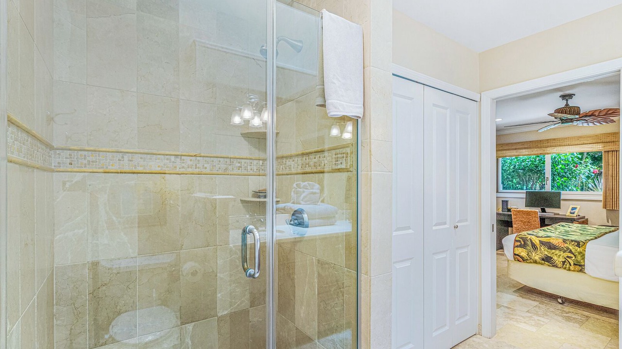 Photo of Bathroom in Downtown Lahaina