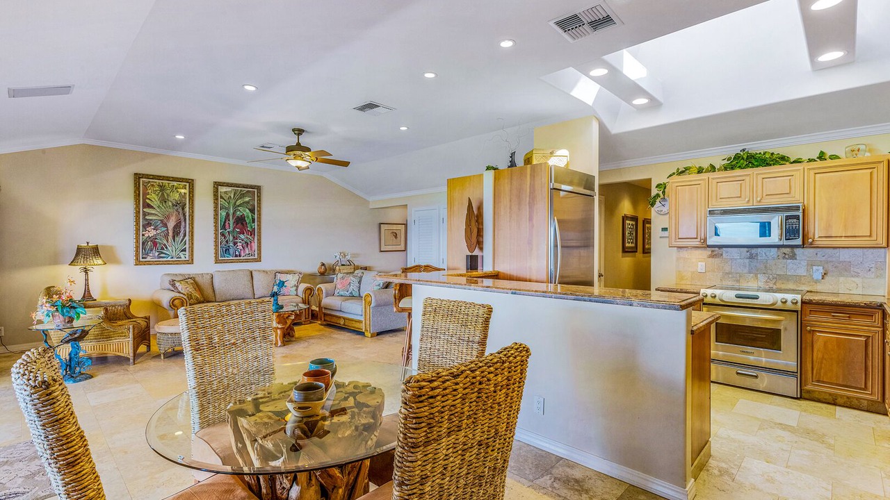 Photo of Others in Downtown Lahaina