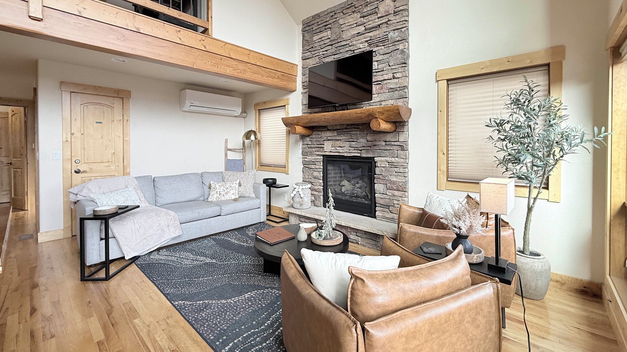 Photo of Livingroom in Estes Park