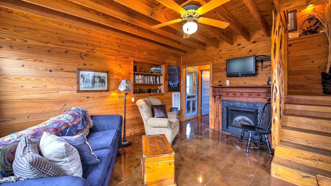 Photo of Livingroom in Fredericksburg