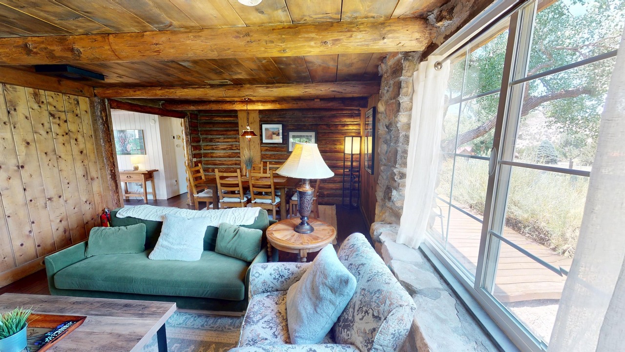 Photo of Livingroom in Spanish Valley