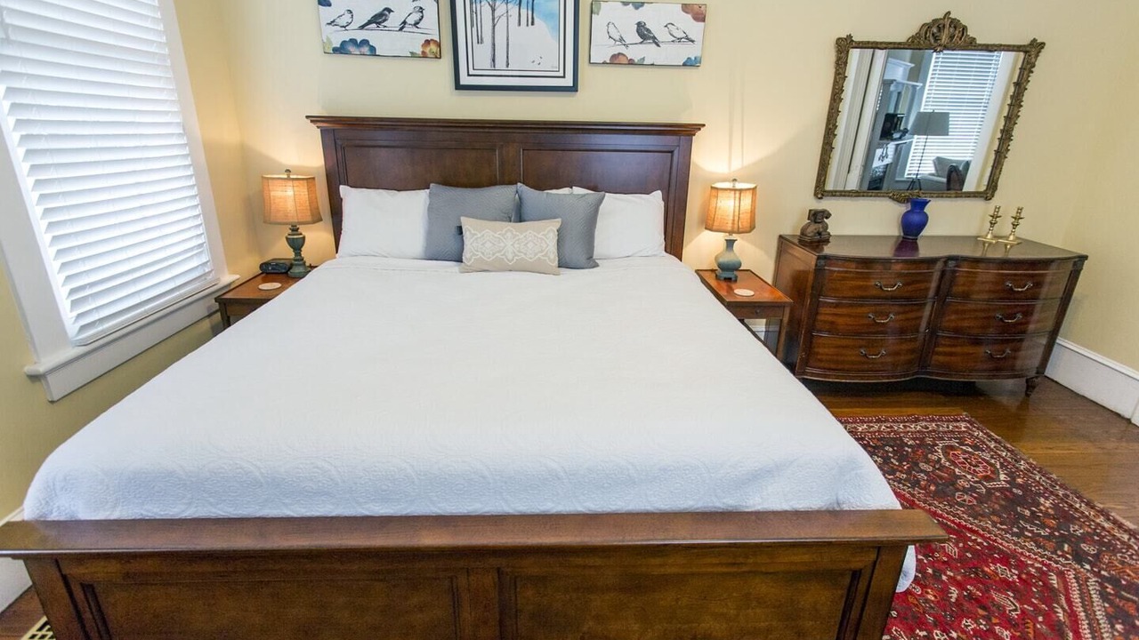 Photo of Bedroom in Historic District - North