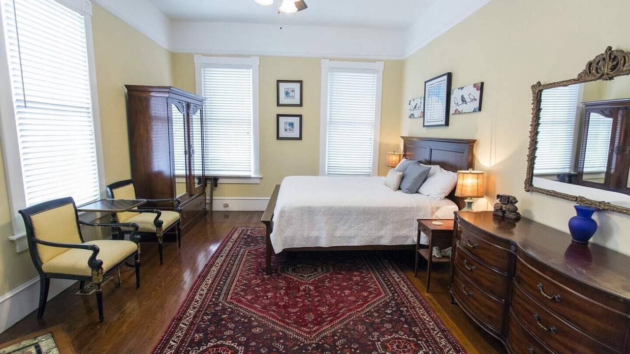 Photo of Bedroom in Historic District - North