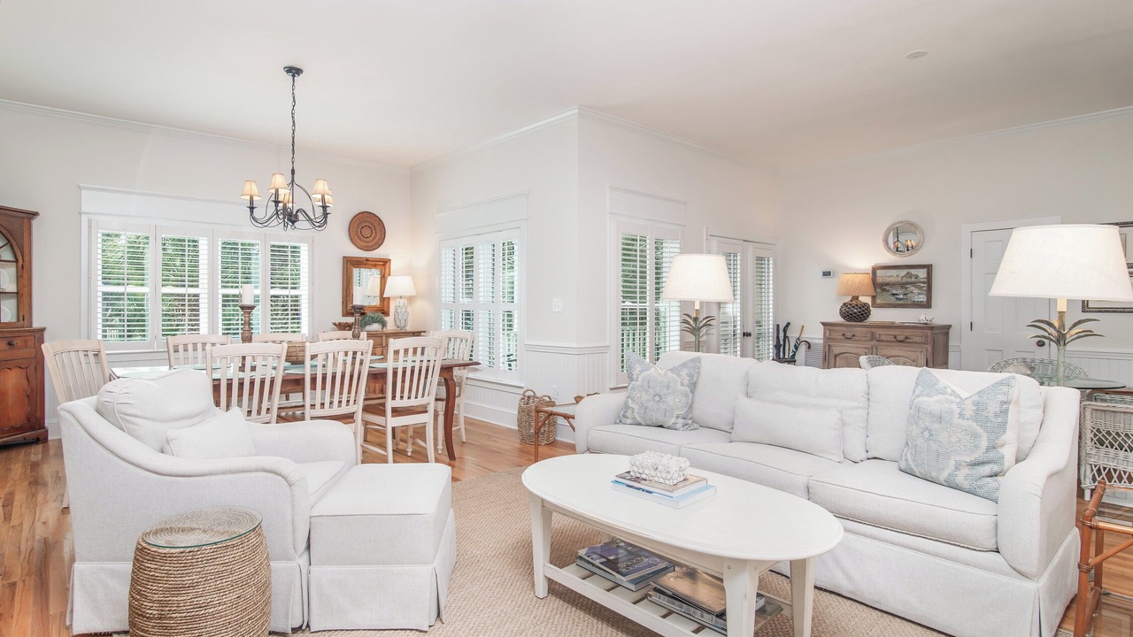 Photo of Livingroom in Debordieu Colony