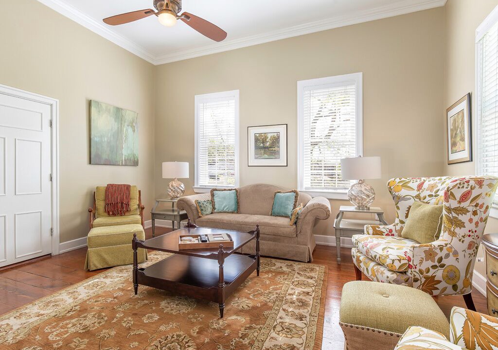 Photo of Livingroom in Historic District - North