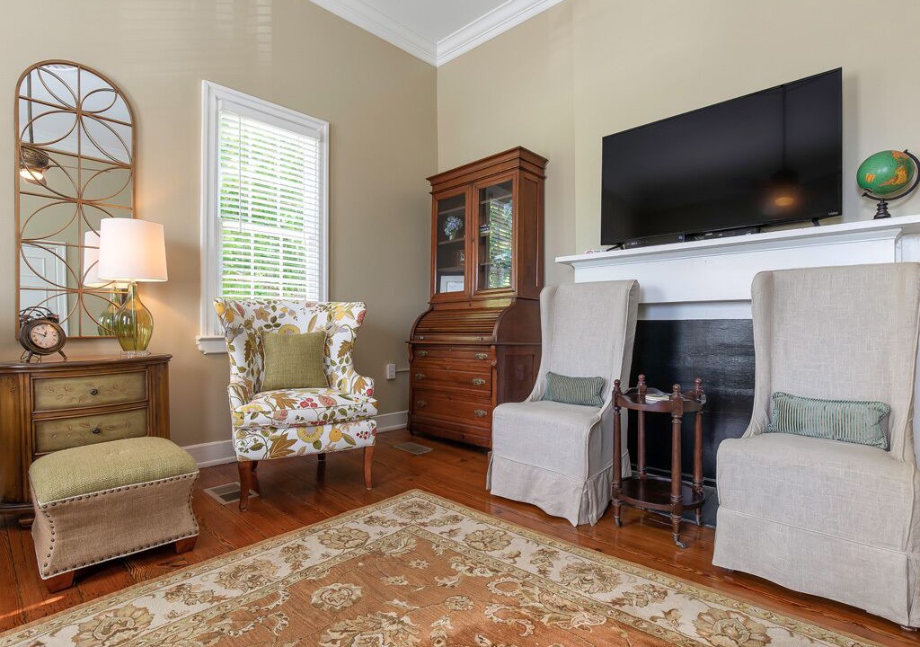 Photo of Livingroom in Historic District - North