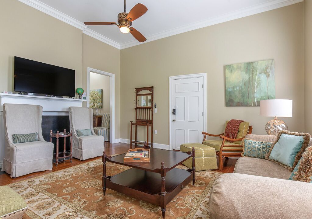 Photo of Livingroom in Historic District - North
