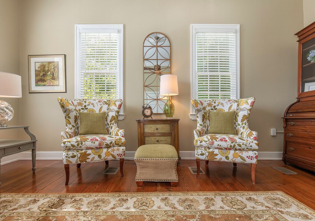 Photo of Livingroom in Historic District - North