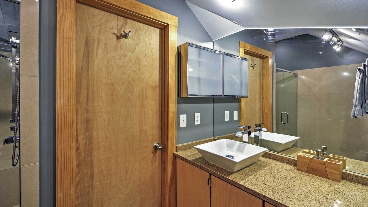 Photo of Bathroom in Cabbagetown