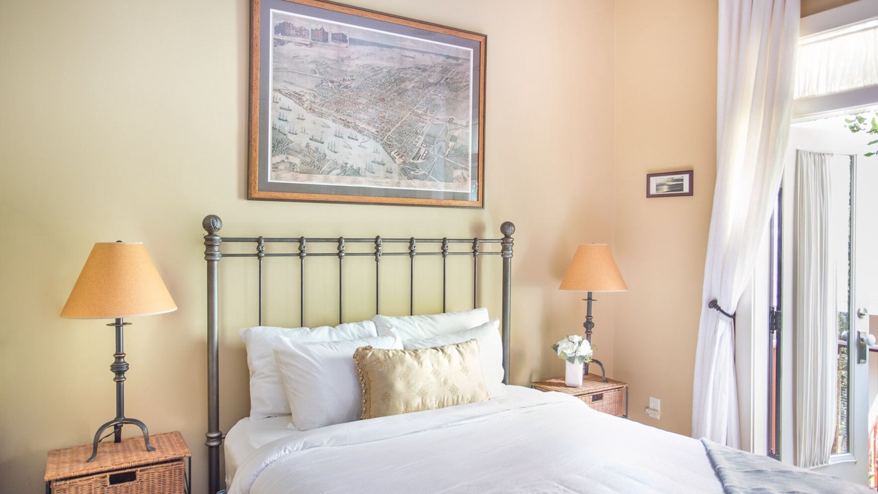 Photo of Bedroom in Historic District - North